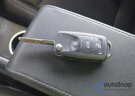 2015 Volkswagen Beetle 1.8T from USA, damaged, VIN 3VW507AT9FM808910